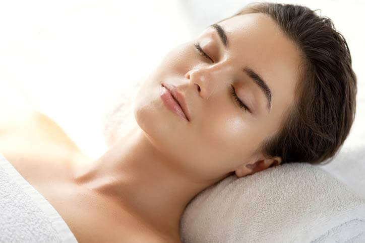 Facial Shaving VS Dermaplaning
